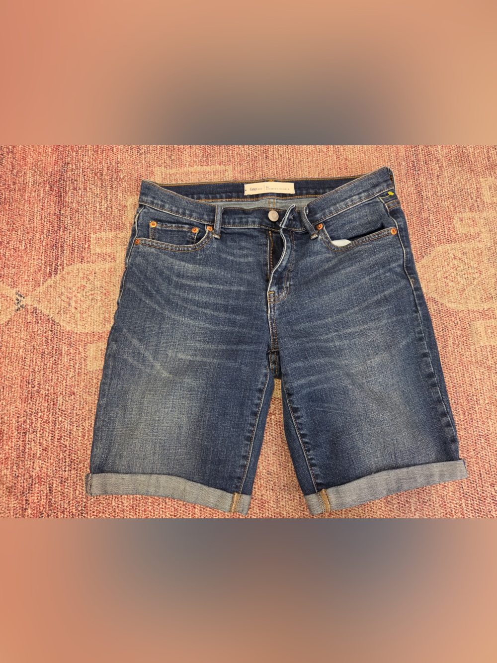 Gap 1968 mid rise Bermuda shorts cuffed 9 inch inseam med wash size 28